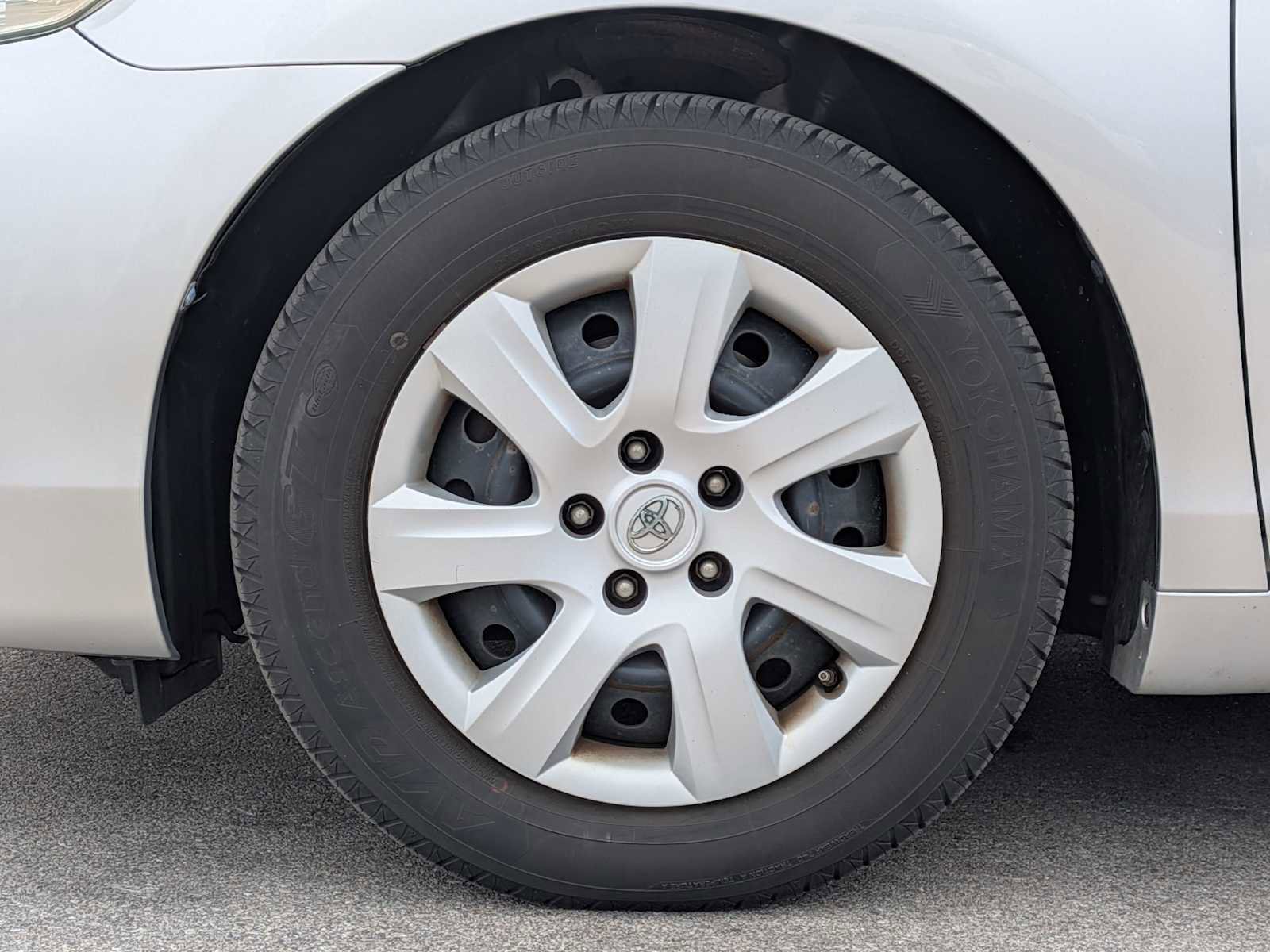 Used 2010 Toyota Camry LE FWD image 11