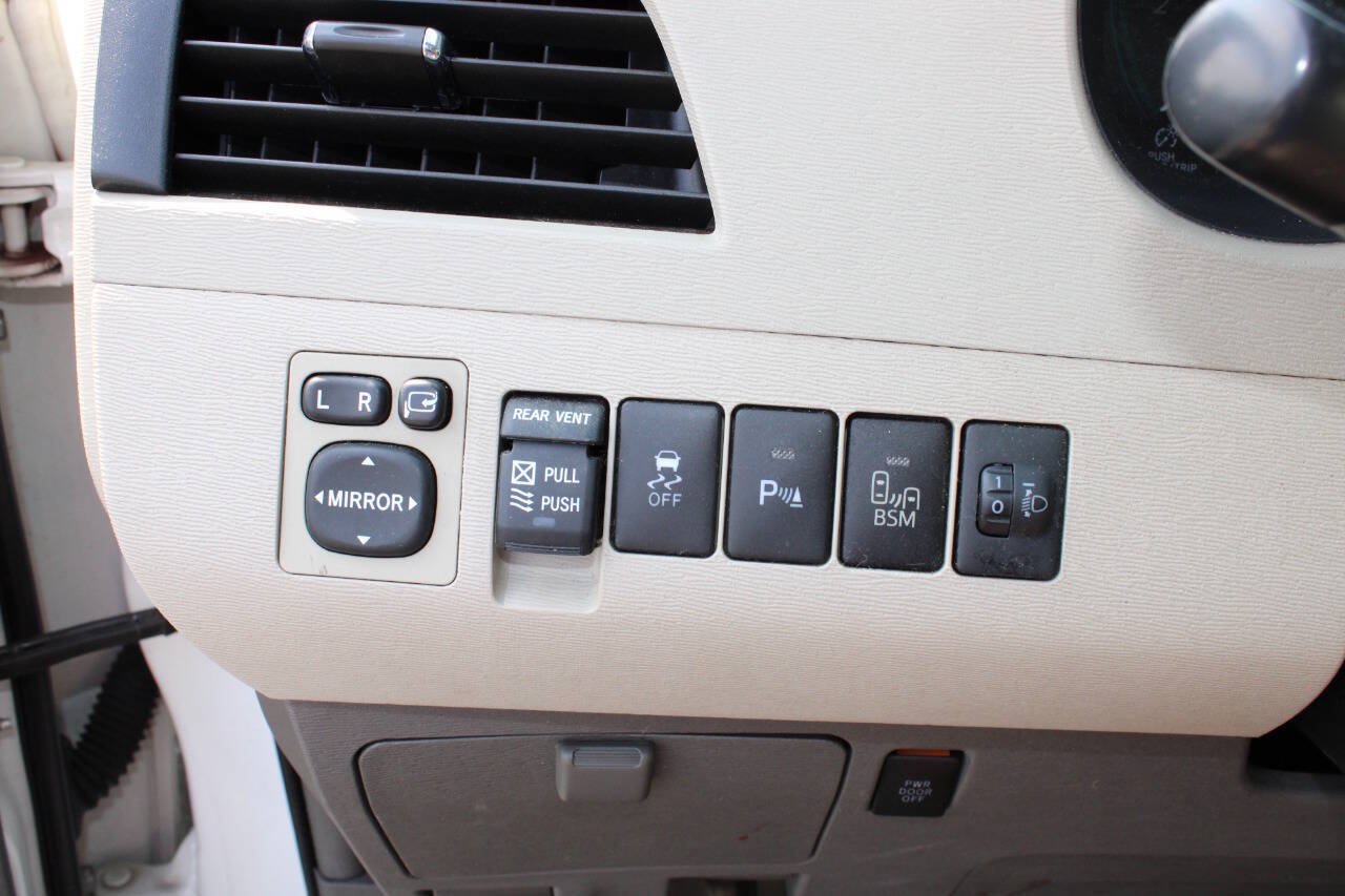 Used 2013 Toyota Sienna Limited w/ Premium Pkg FWD image 19