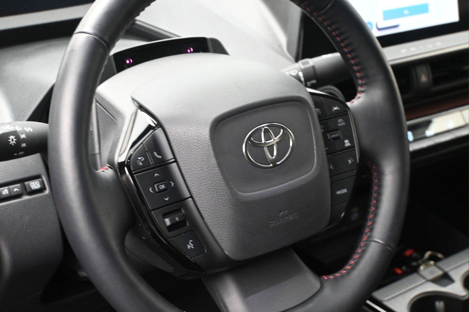 Used 2023 Toyota Prius Prime FWD image 7