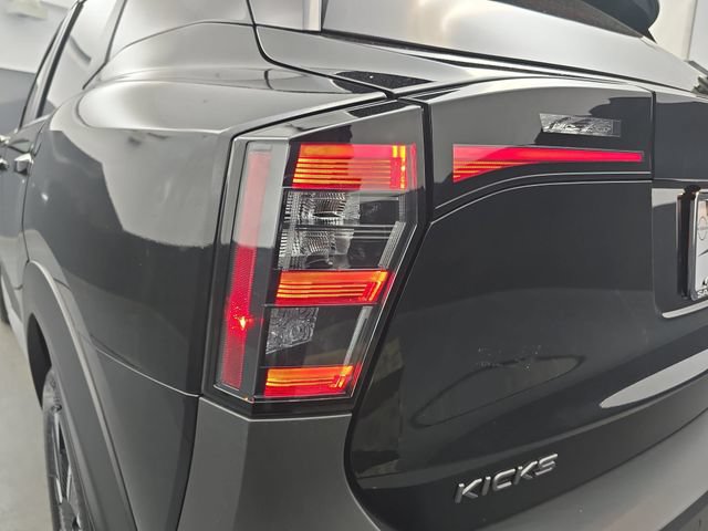 Used 2025 Nissan Kicks SV AWD/4WD image 18