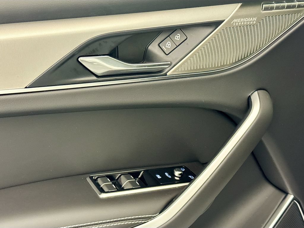 New 2026 Jaguar F-PACE R-Dynamic S AWD/4WD image 18