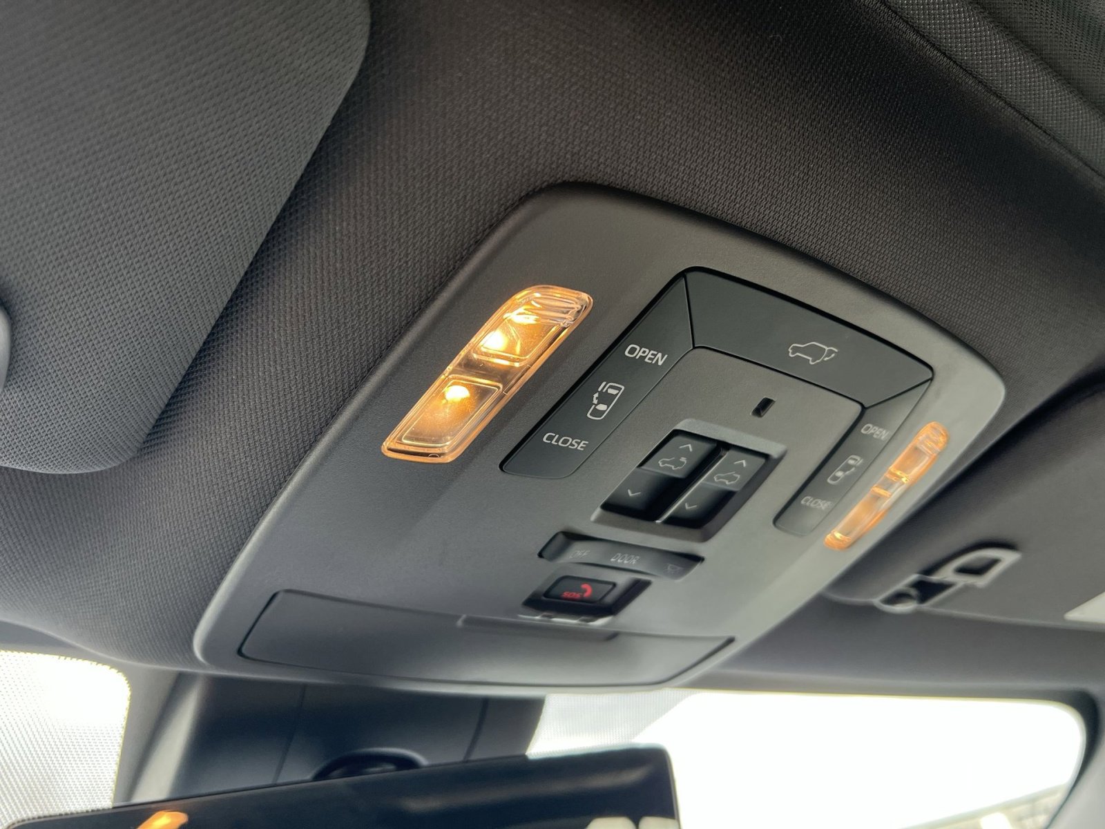 Used 2021 Toyota Sienna Limited image 31