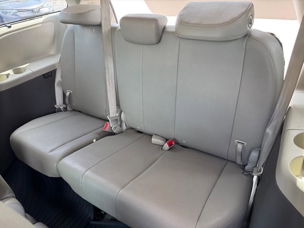 Used 2019 Toyota Sienna XLE FWD image 14