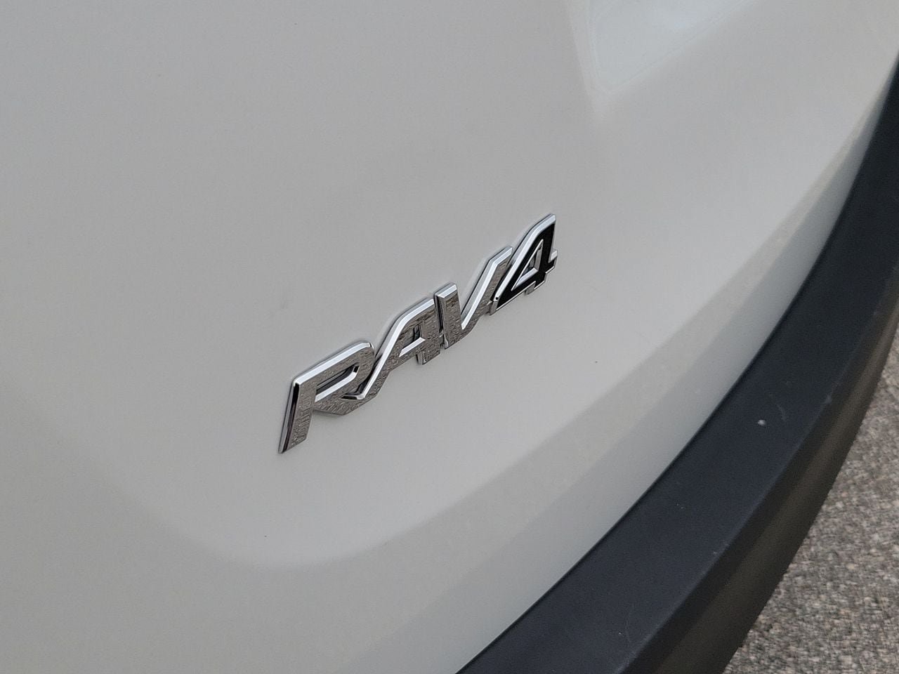 Used 2015 Toyota RAV4 Limited FWD image 6
