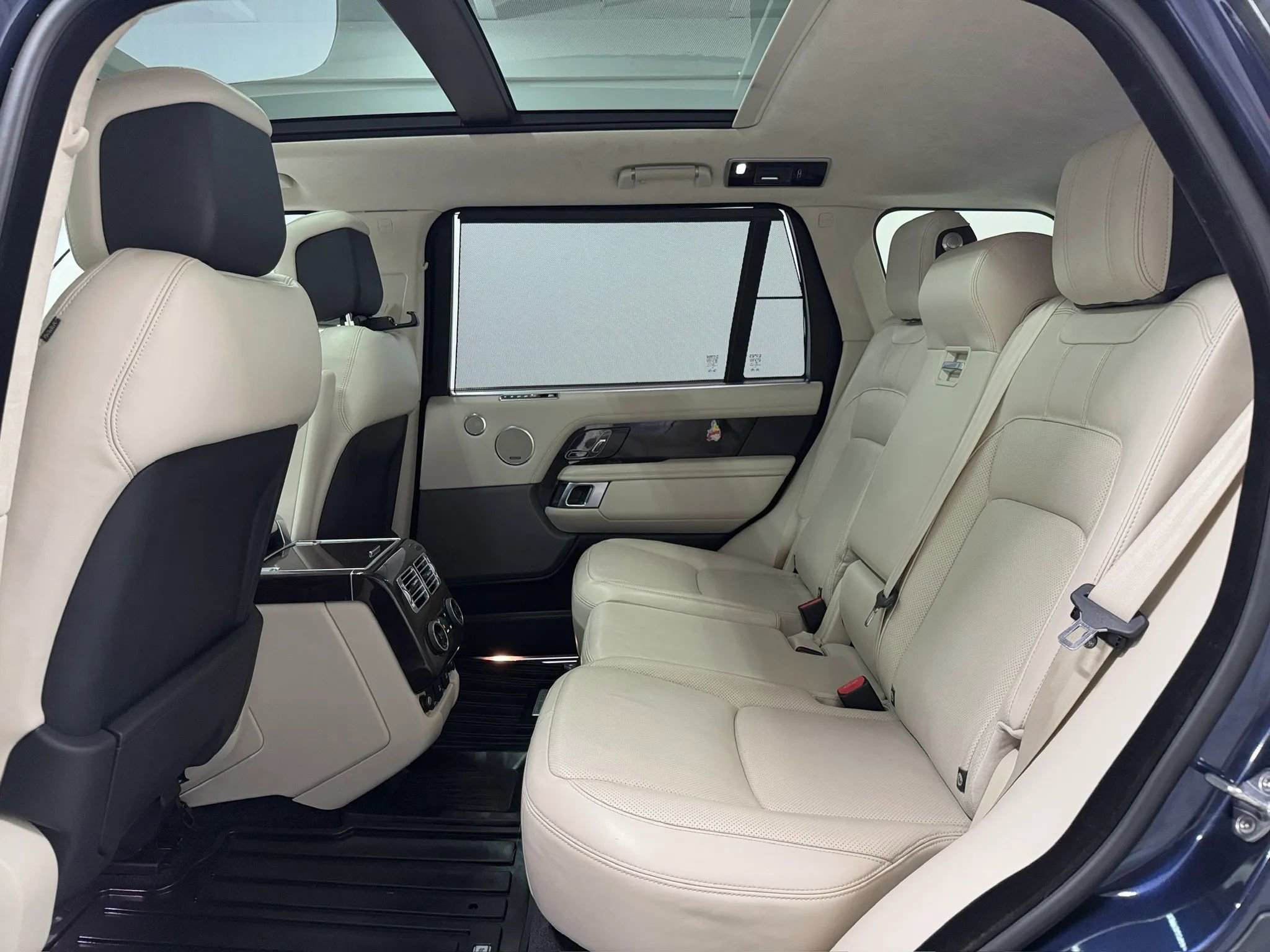 Used 2019 Land Rover Range Rover Long Wheelbase Supercharged AWD/4WD image 16