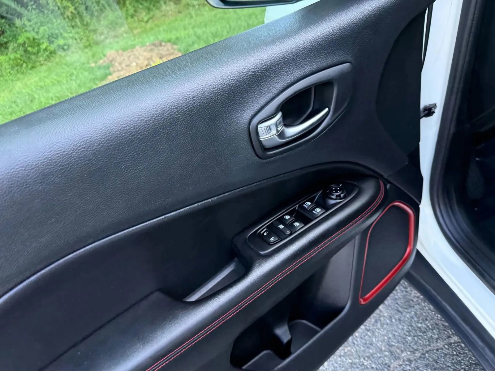 Used 2018 Jeep Compass Trailhawk AWD/4WD image 23