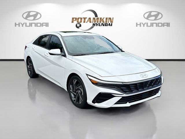 Certified 2024 Hyundai Elantra SEL w/ Convenience Package FWD image 3