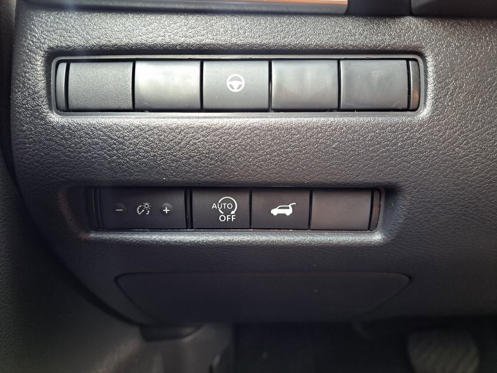 Used 2026 Nissan Rogue SV image 15