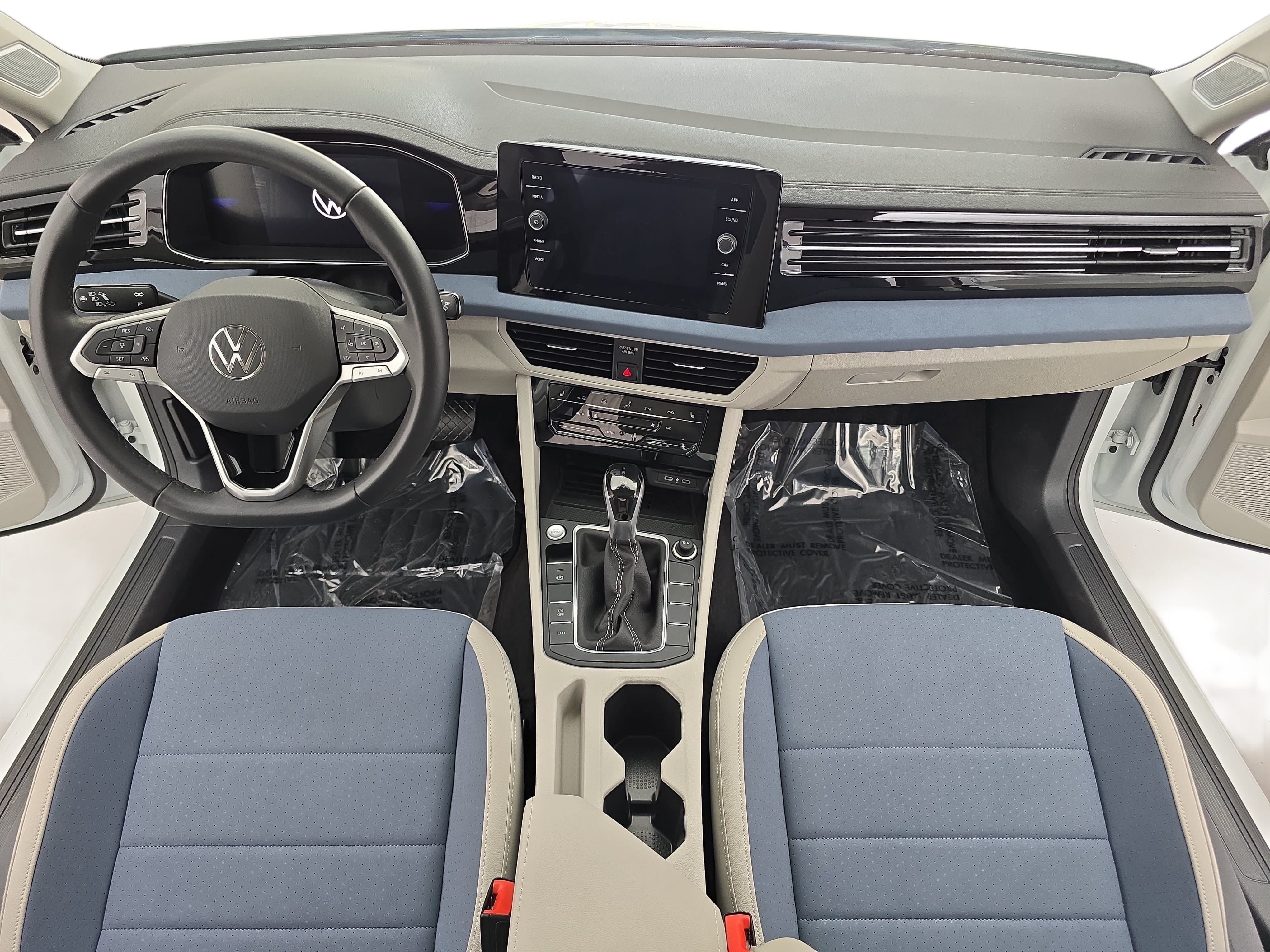 Certified 2025 Volkswagen Jetta SE w/ Sunroof Package FWD image 9