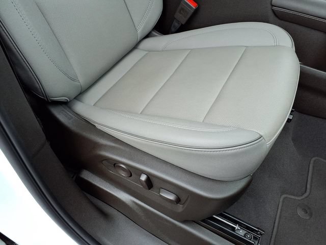 Used 2024 GMC Yukon SLT w/ SLT Luxury Package AWD/4WD image 46