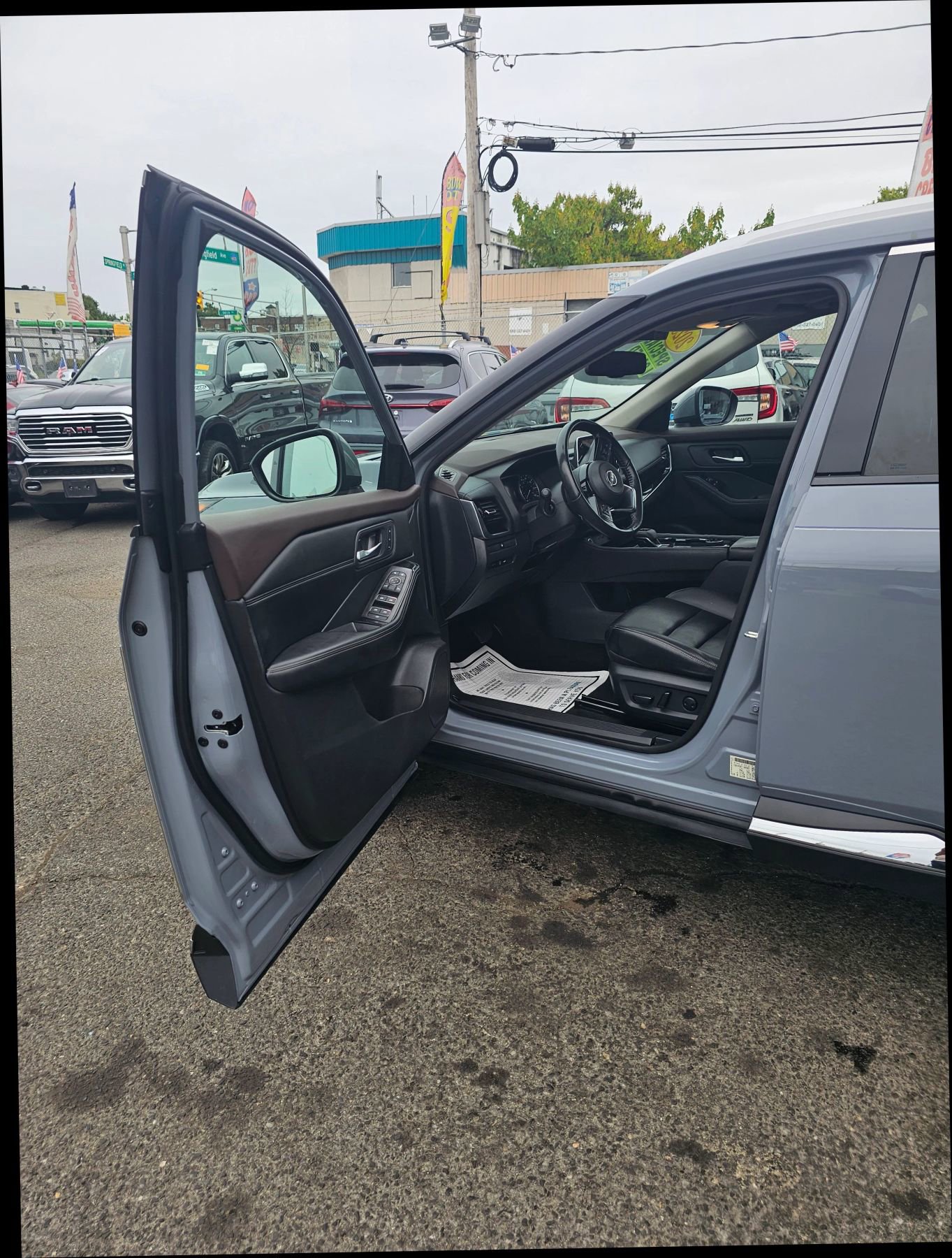 Used 2023 Nissan Rogue SL image 7