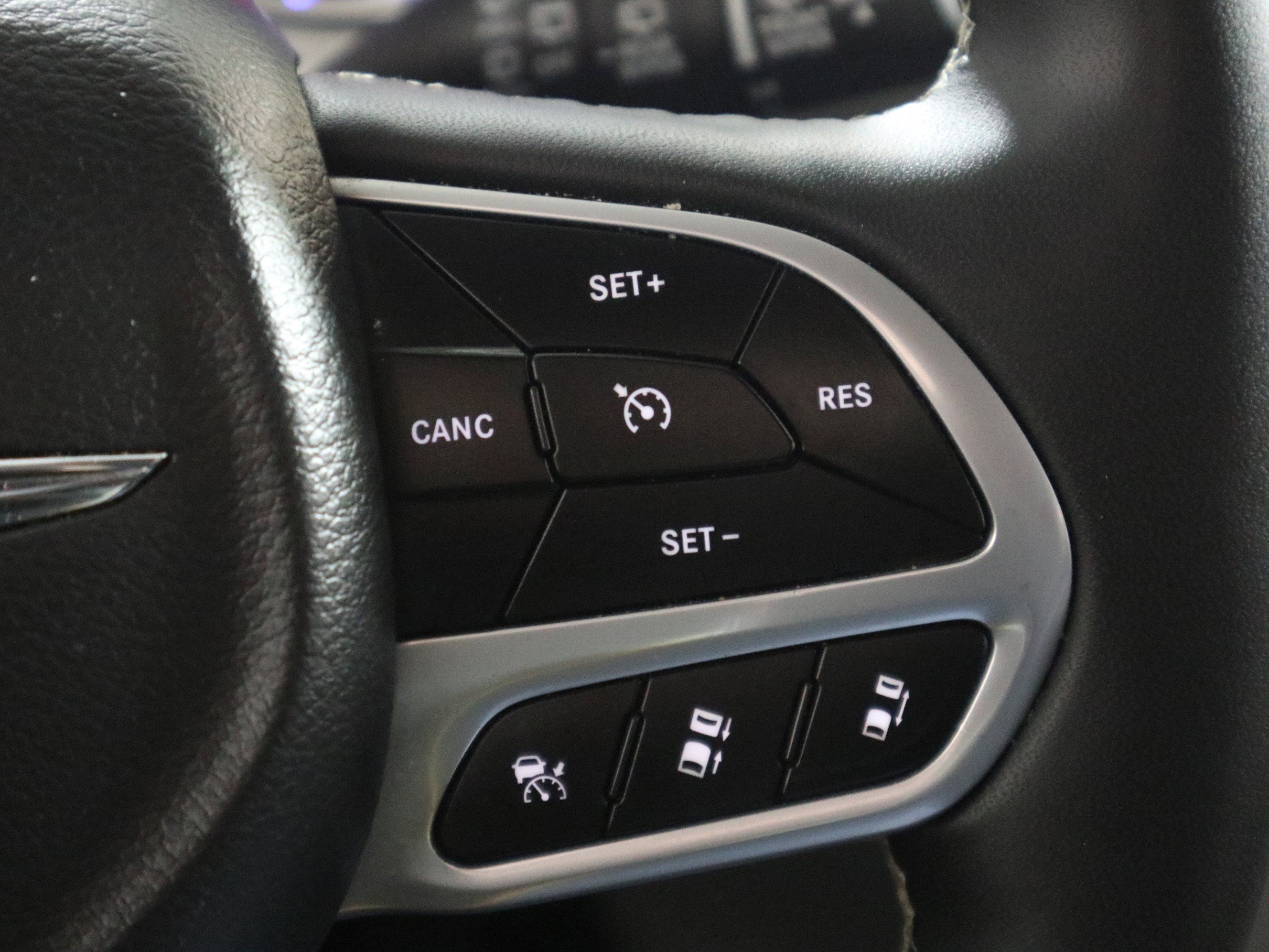 Used 2024 Chrysler Pacifica Touring-L image 30