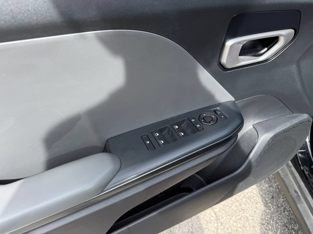 Used 2025 Kia K4 FWD image 17