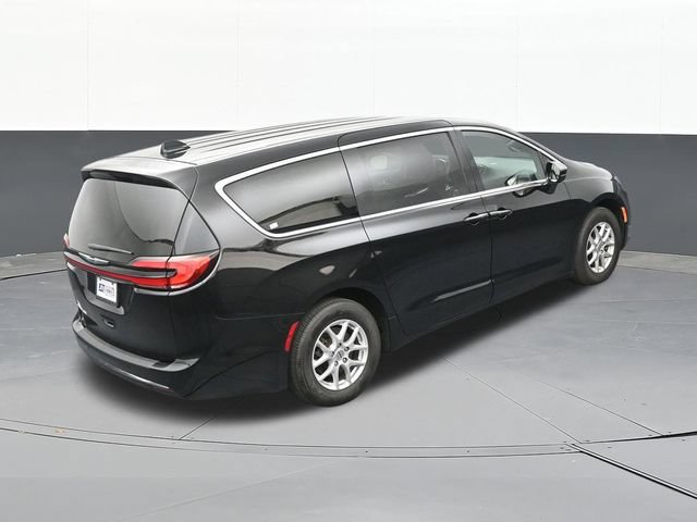 Used 2024 Chrysler Pacifica Touring FWD image 56