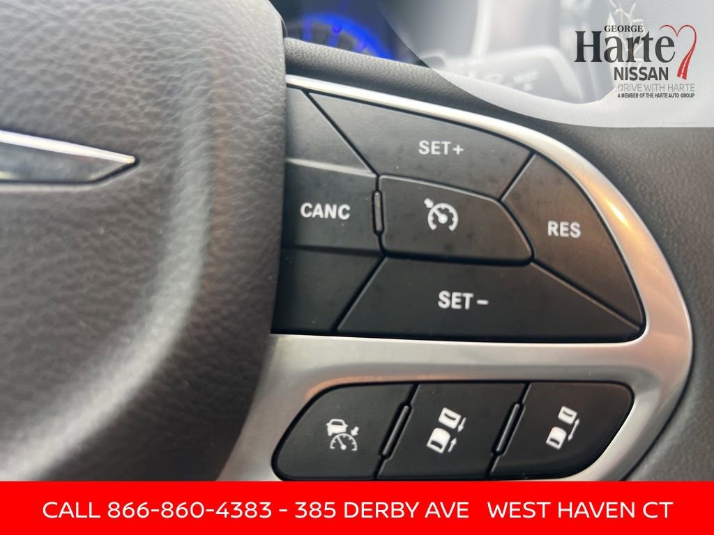 Used 2024 Chrysler Pacifica Touring-L image 44