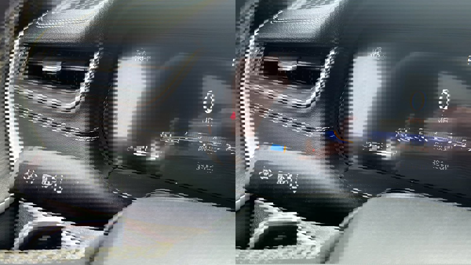 Used 2024 Jeep Grand Cherokee L Limited w/ Luxury Tech Group II image 16