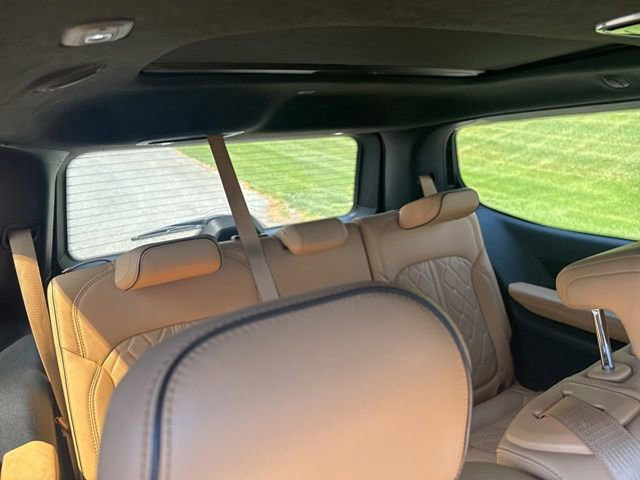 Used 2023 Jeep Grand Wagoneer Series III AWD/4WD image 18