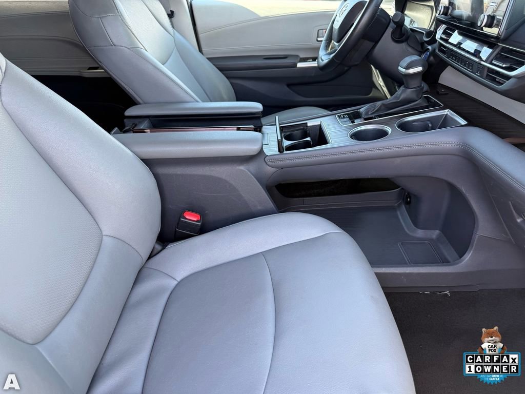Used 2024 Toyota Sienna XLE FWD image 31