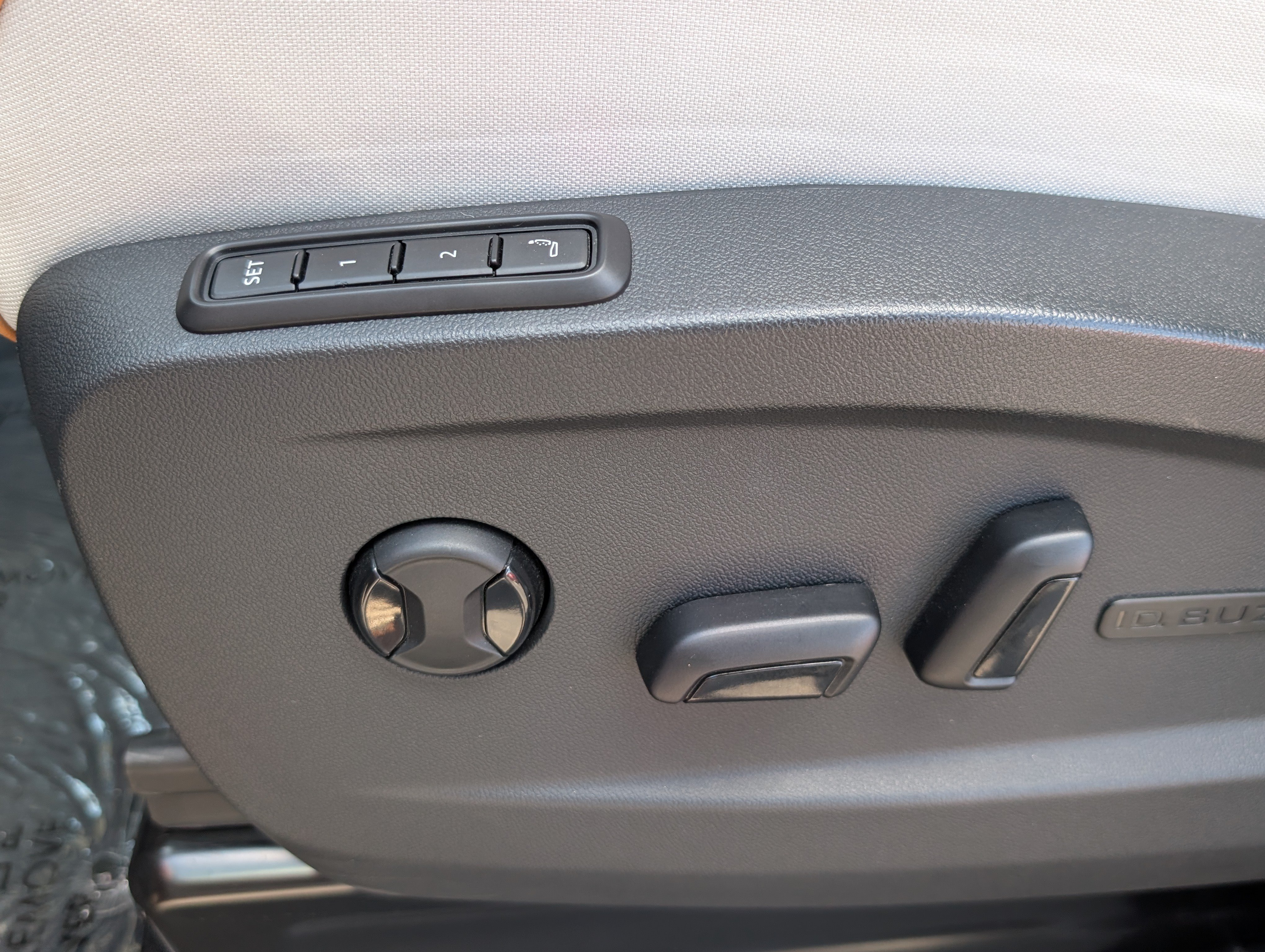 Used 2025 Volkswagen ID. Buzz Pro S Plus RWD image 24