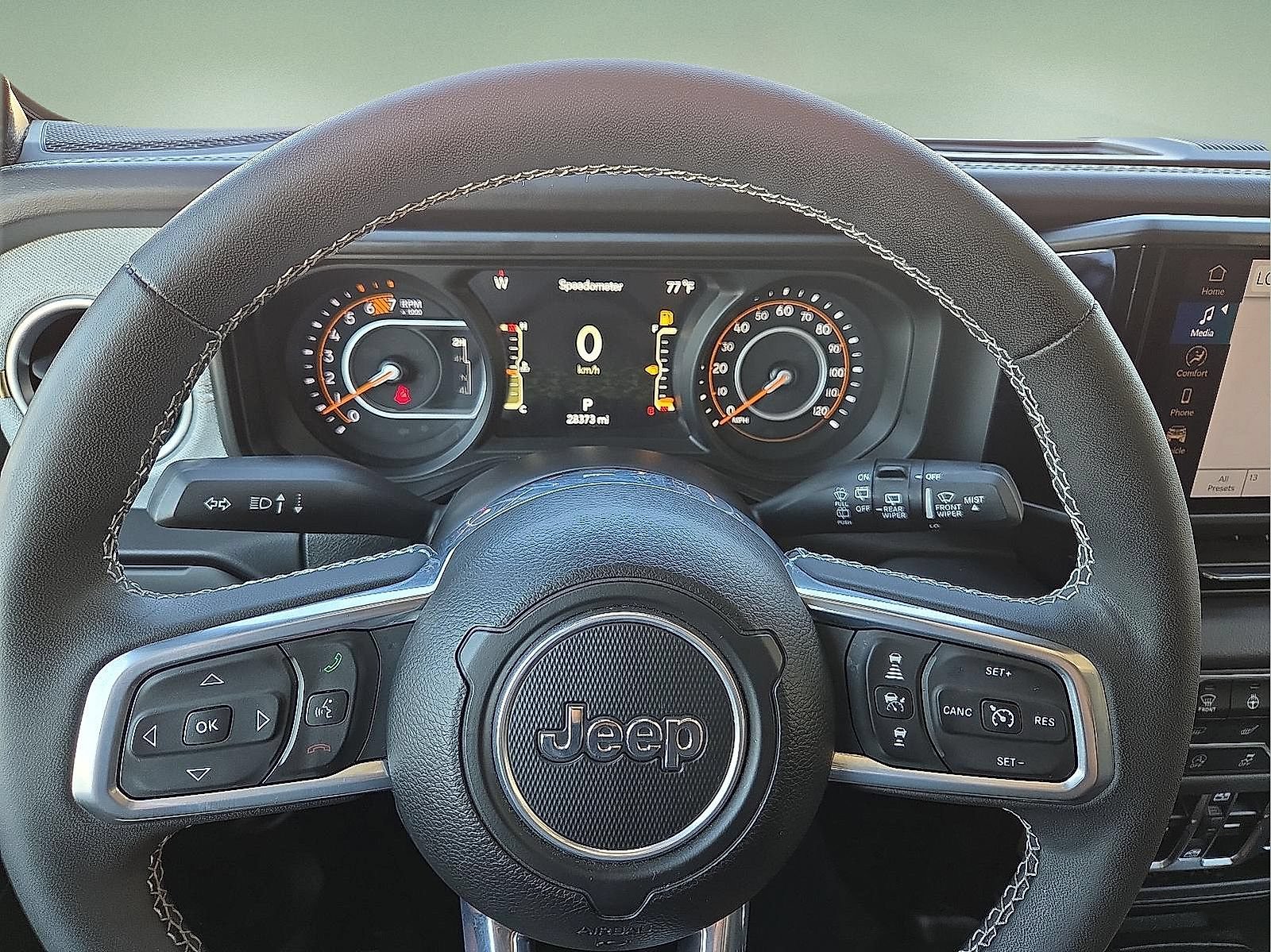 Used 2025 Jeep Wrangler Unlimited Sahara AWD/4WD image 24