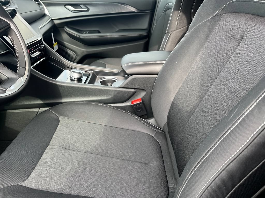 New 2025 Jeep Grand Cherokee Laredo X w/ Luxury Tech Group I AWD/4WD image 15
