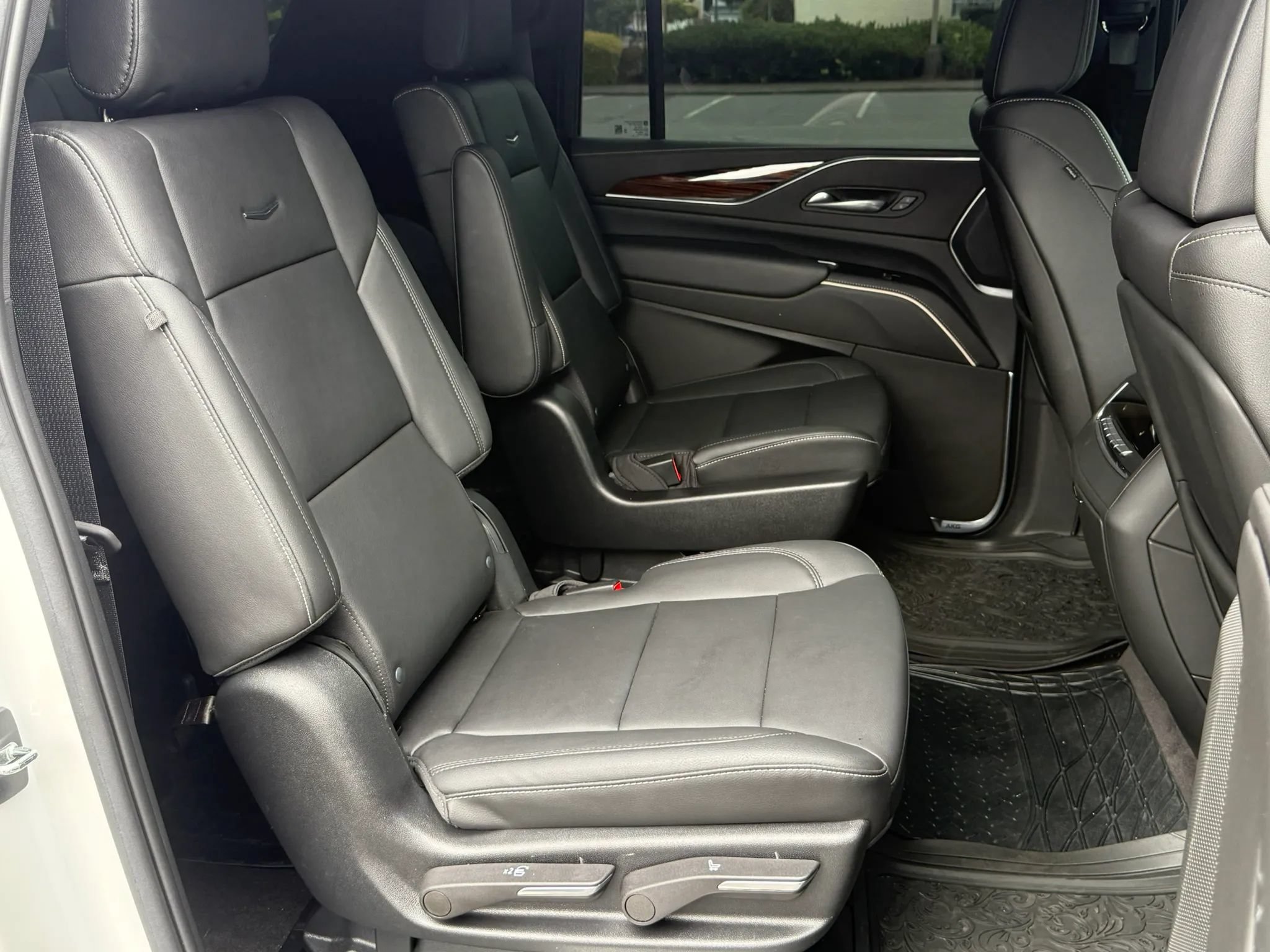 Used 2022 Cadillac Escalade ESV Luxury AWD/4WD image 31