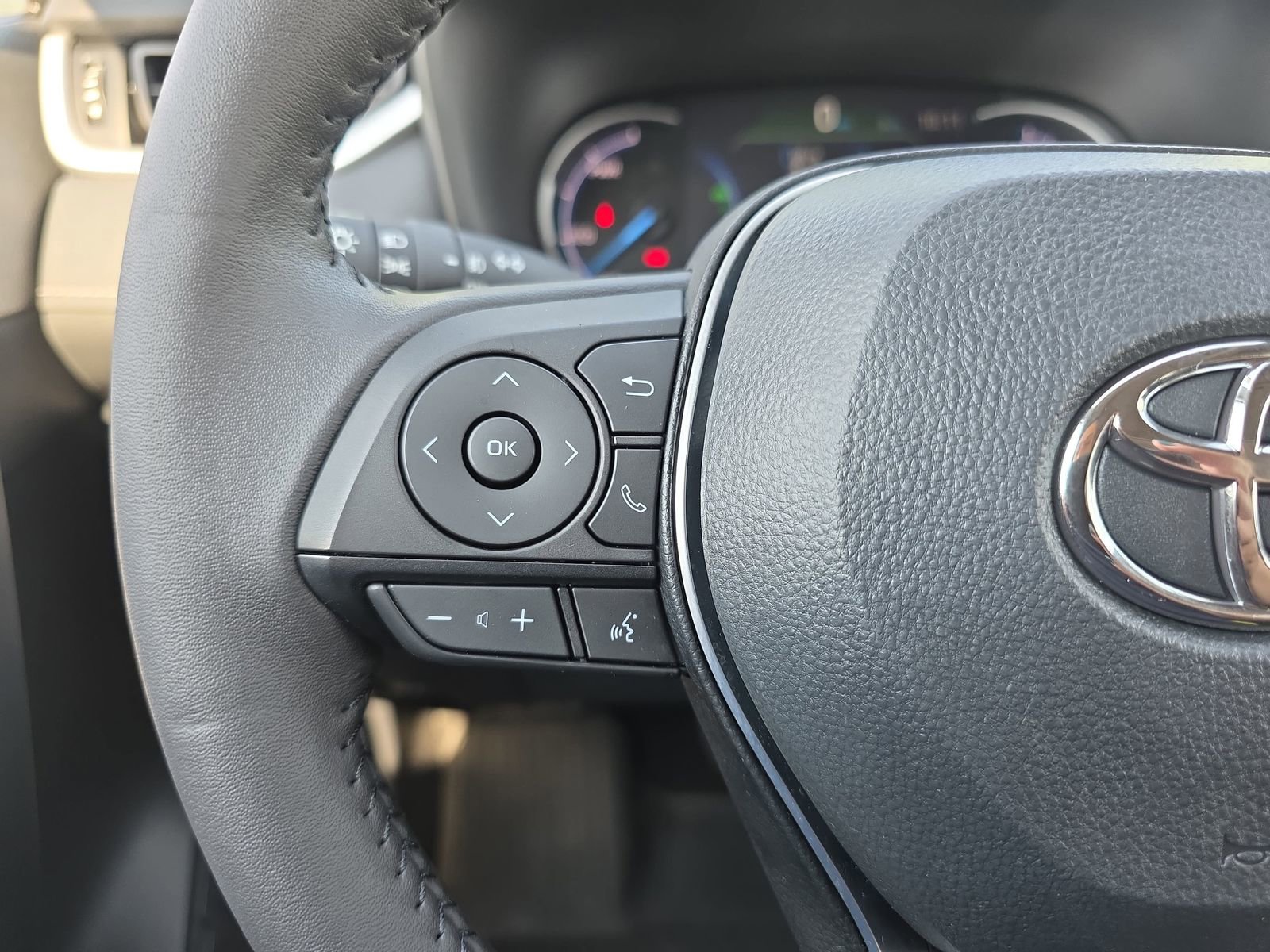 Used 2024 Toyota RAV4 XLE Premium image 17