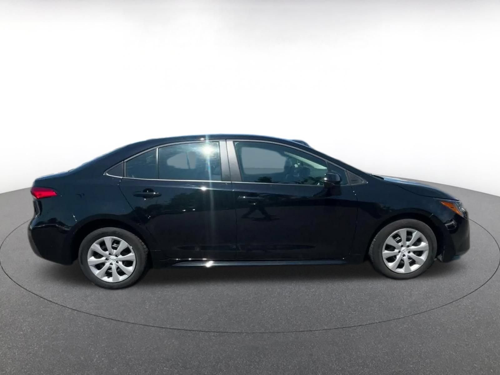 Used 2025 Toyota Corolla LE FWD image 16