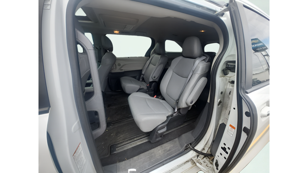 Used 2023 Toyota Sienna XLE w/ XLE Plus Package AWD/4WD image 6