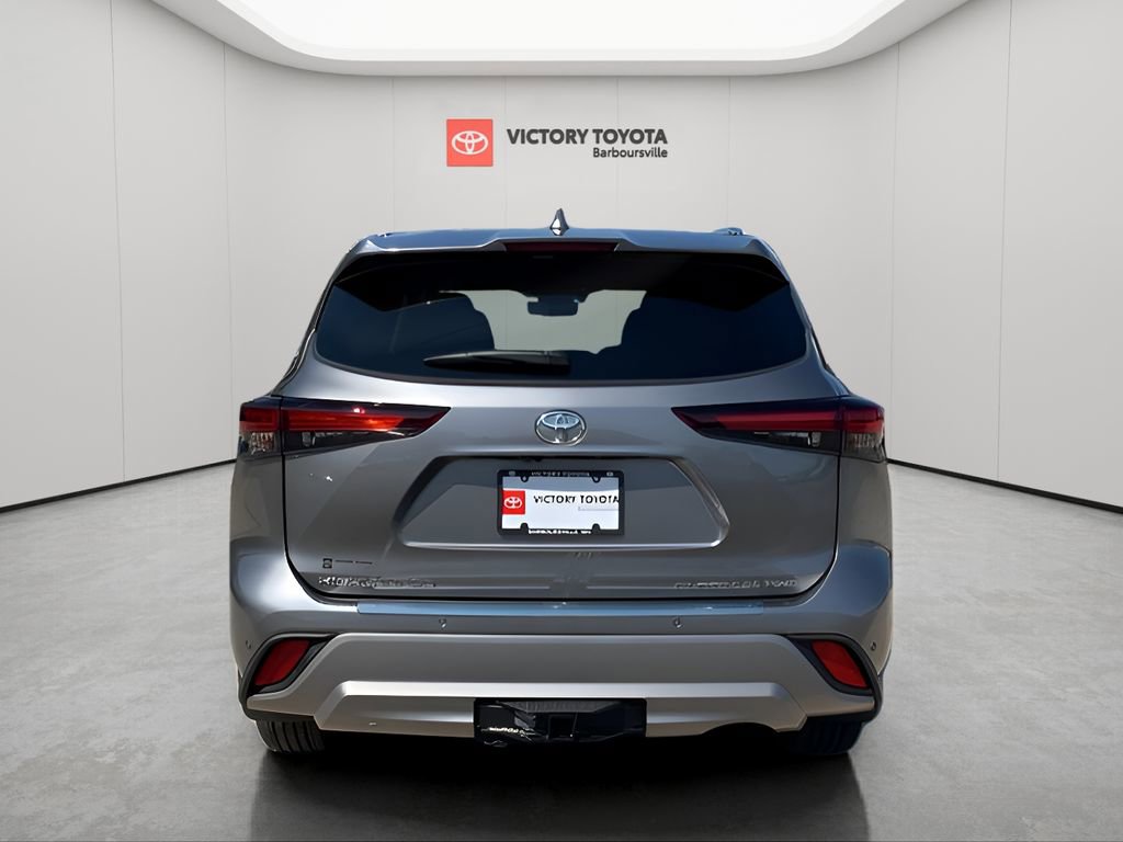 New 2025 Toyota Highlander Platinum image 5