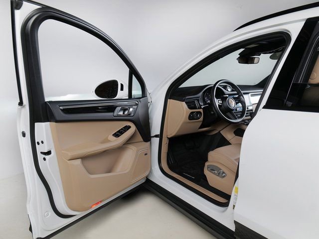 Certified 2026 Porsche Macan AWD/4WD image 29