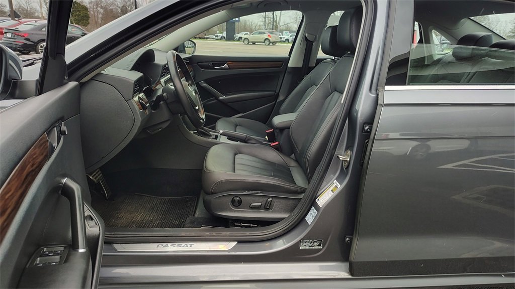 Used 2020 Volkswagen Passat 2.0T SEL image 7