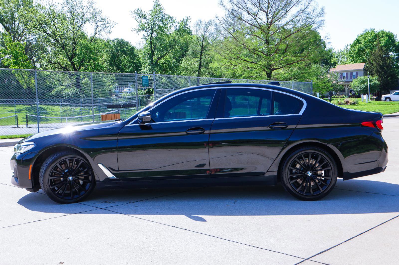 Used 2021 BMW 530i xDrive w/ Premium Package AWD/4WD image 4