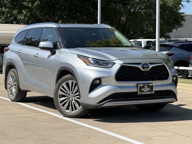 Used 2021 Toyota Highlander Platinum AWD/4WD image 2