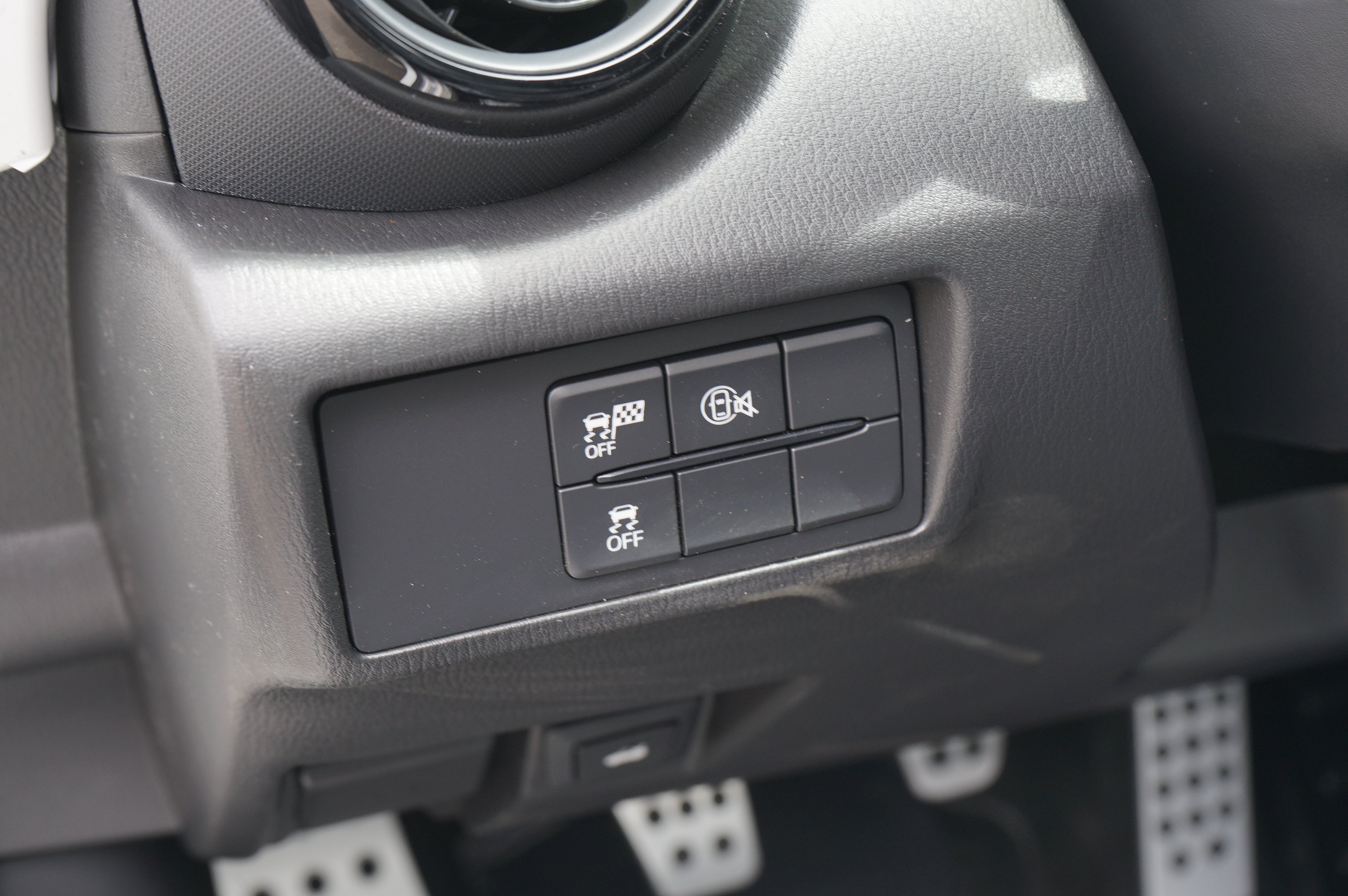 New 2026 MAZDA MX-5 Miata Club w/ Interior Package RWD image 16