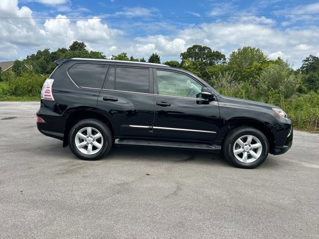 Used 2014 Lexus GX 460 image 2
