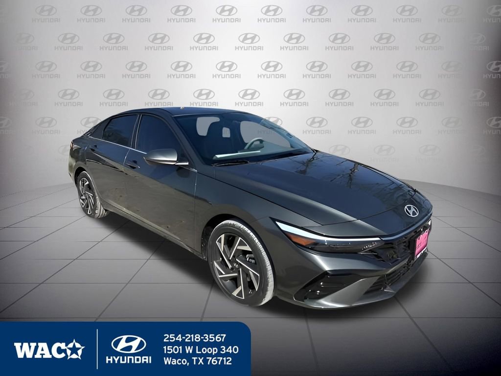 Used 2025 Hyundai Elantra SEL image 3