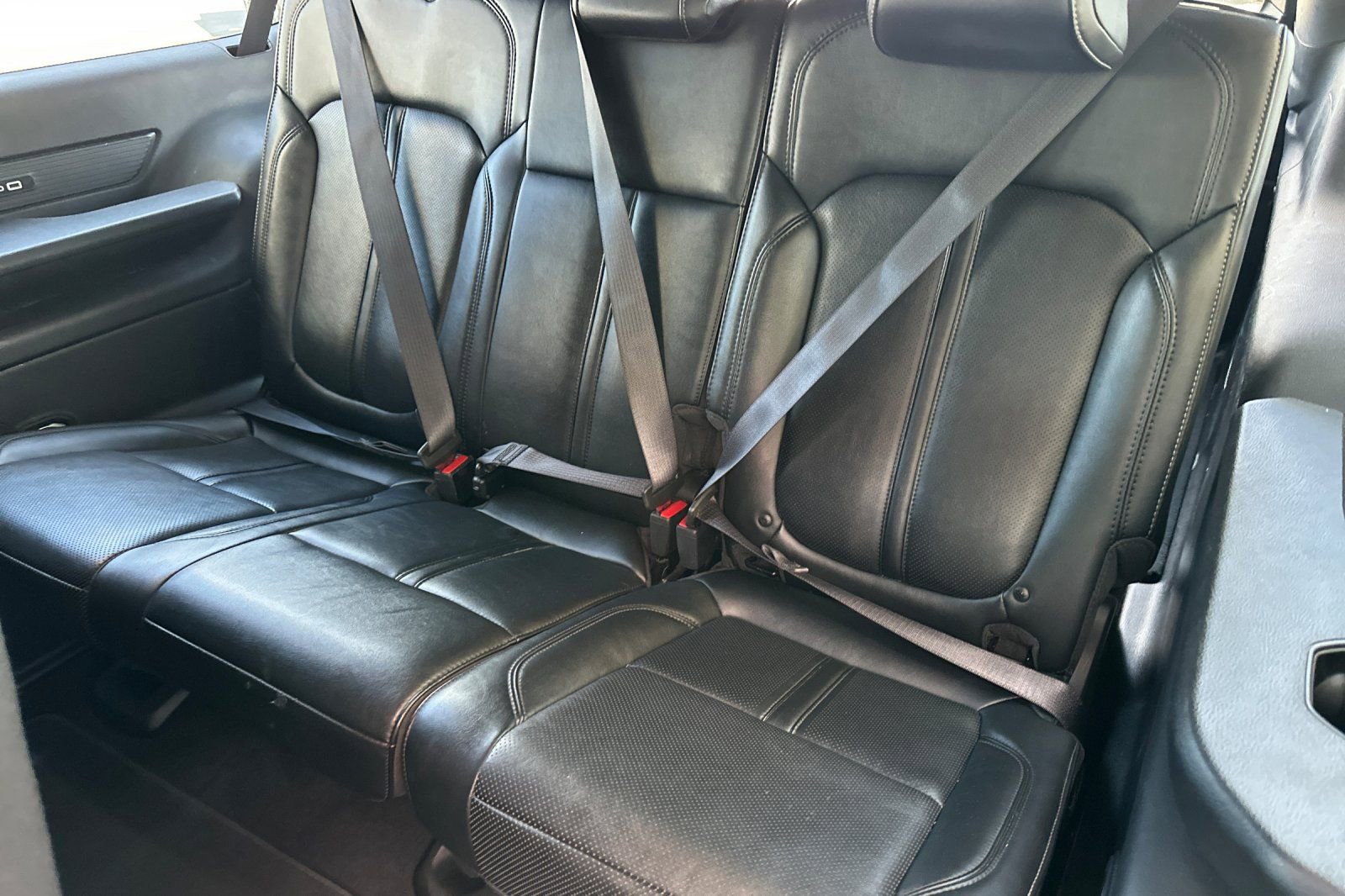 Used 2024 Jeep Wagoneer L Series II w/ Flexible Seating Group AWD/4WD image 15