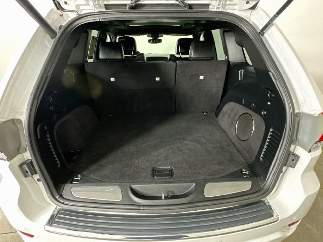 Used 2019 Jeep Grand Cherokee Overland AWD/4WD image 34