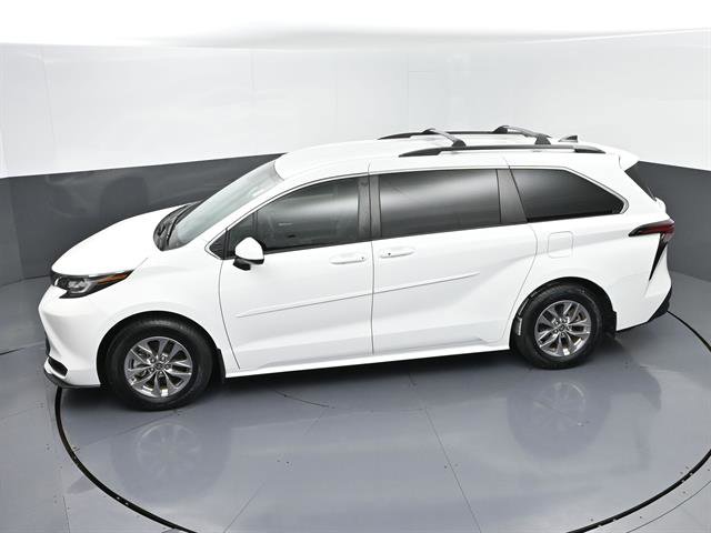 Certified 2022 Toyota Sienna LE FWD image 43