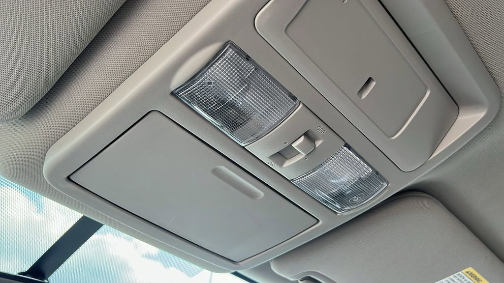 Used 2017 Nissan Titan SV image 21