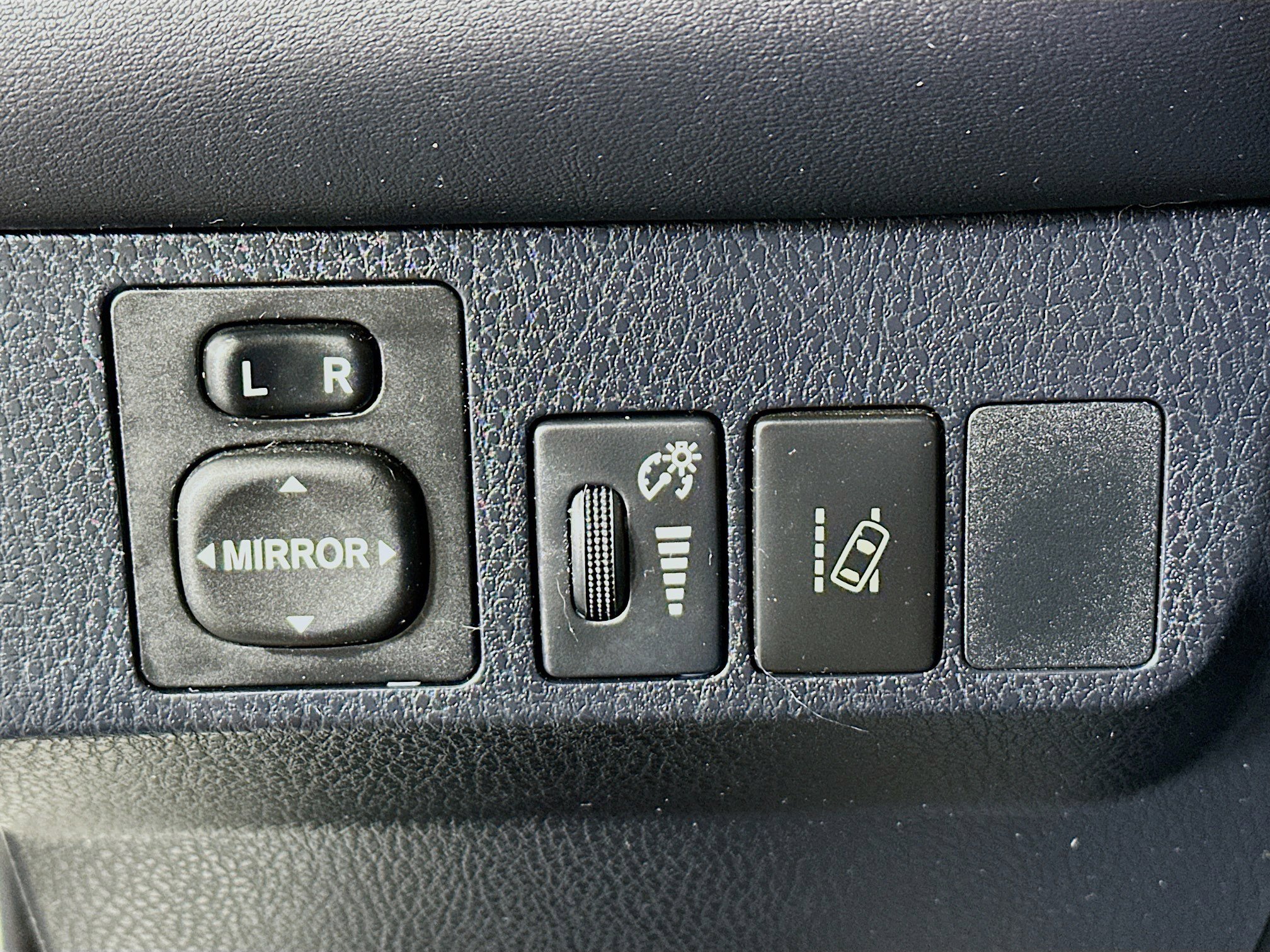 Used 2016 Toyota RAV4 SE image 17