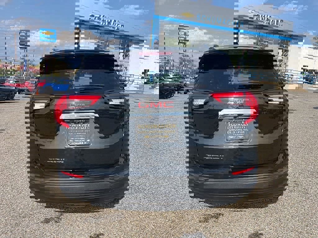 Used 2022 GMC Terrain SLE w/ Driver Convenience Package image 6