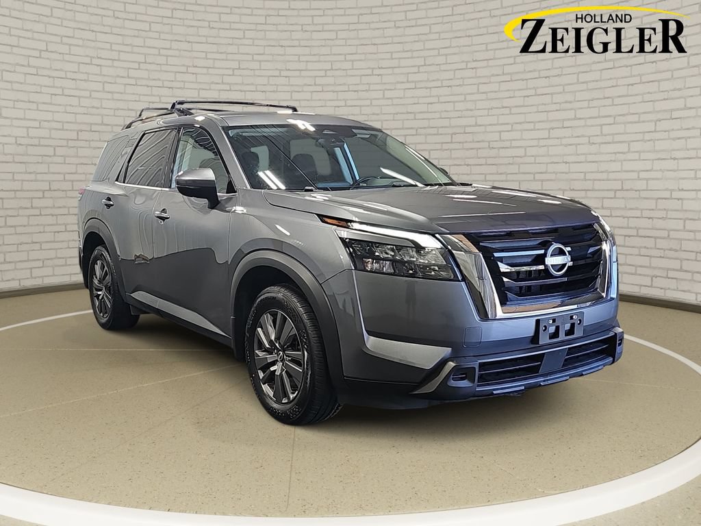 Used 2024 Nissan Pathfinder SV AWD/4WD image 3