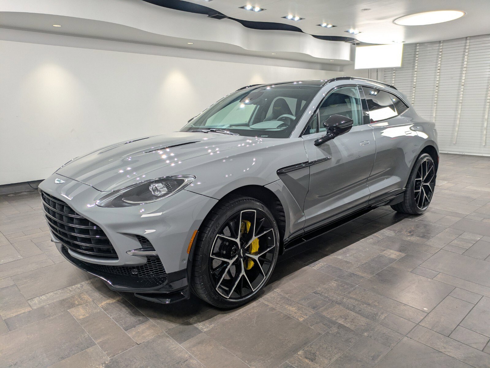 Used 2025 Aston Martin DBX 707 image 22