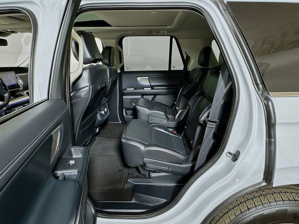 Used 2025 Ford Expedition Platinum AWD/4WD image 24