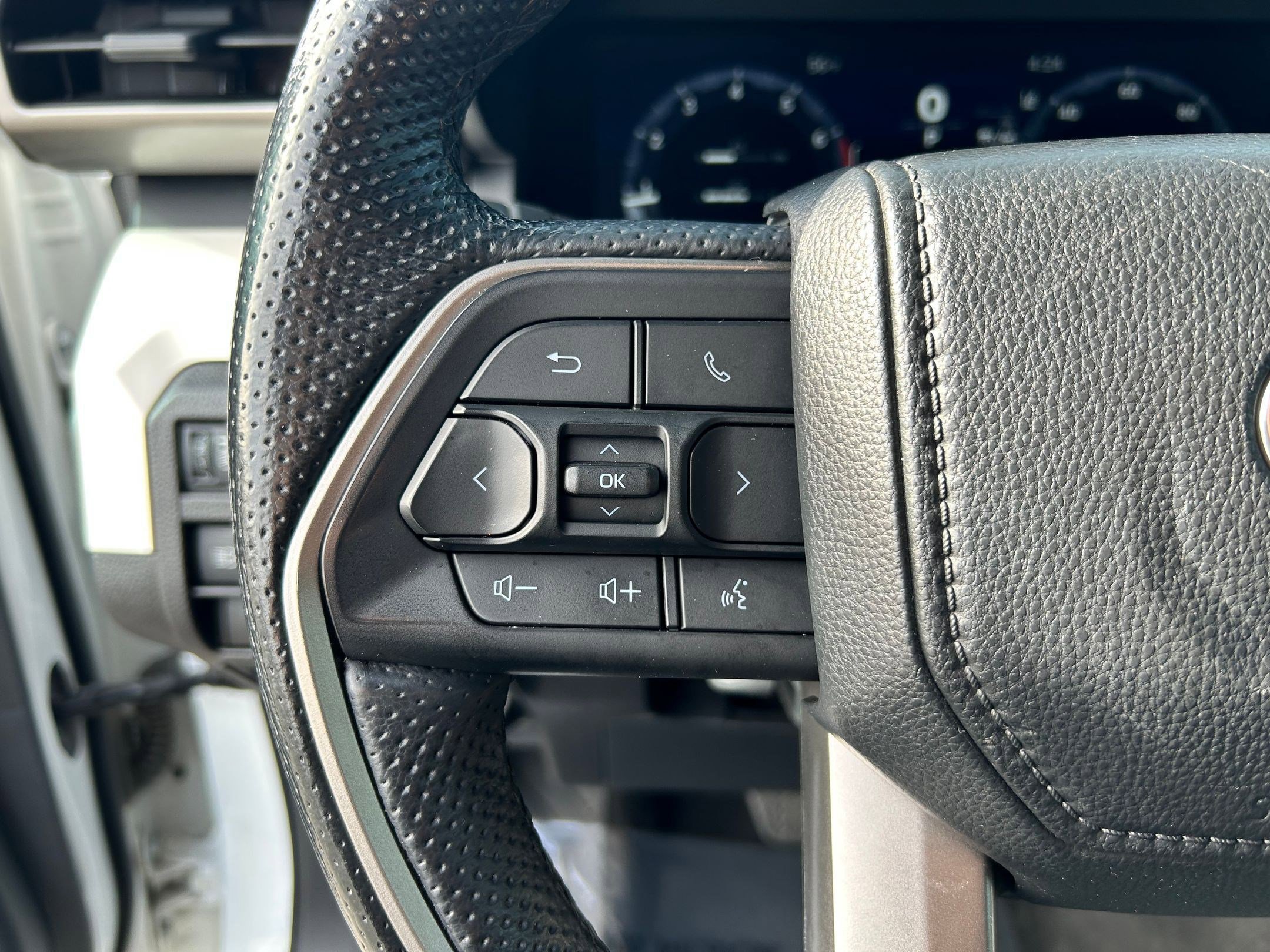 Certified 2024 Toyota Tacoma TRD Off-Road AWD/4WD image 15