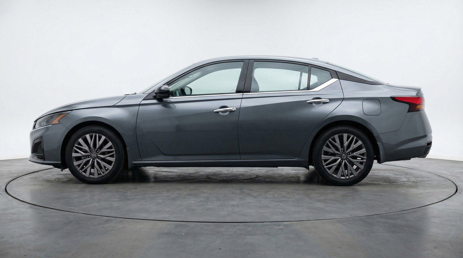Used 2025 Nissan Altima 2.5 SV image 5