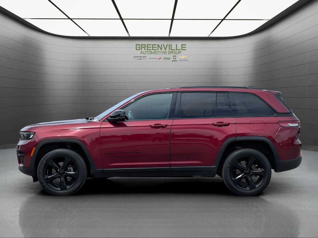 Used 2023 Jeep Grand Cherokee Altitude image 2