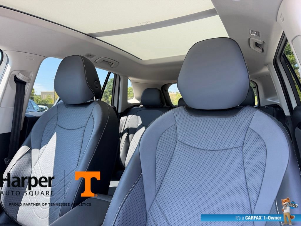 Used 2025 Volkswagen Tiguan SE w/ Panoramic Sunroof Package AWD/4WD image 12